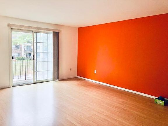 4th image of 2 Autumn Leaf Dr APT 11