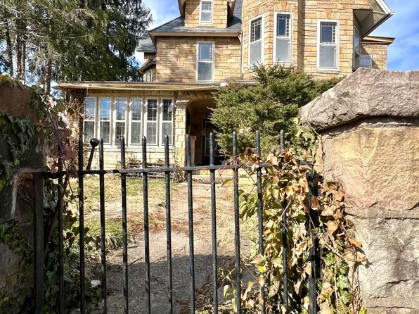 401 Lincoln St, Mount Hope, WV 25880