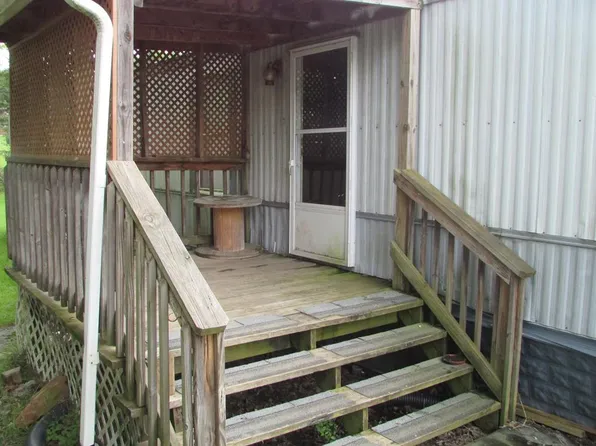 517 Ballard St, Midway, WV 25878