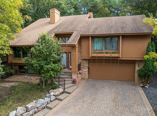 9073 Hyland Creek Cir, Bloomington, MN 55437