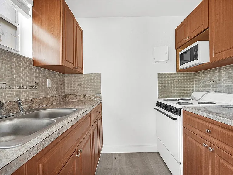 8295 NE Miami Ct #4 — Photo 10