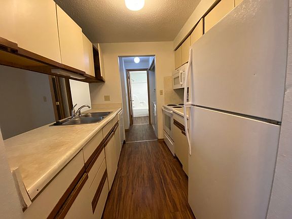 3rd image of 910 Benton Dr APT 14