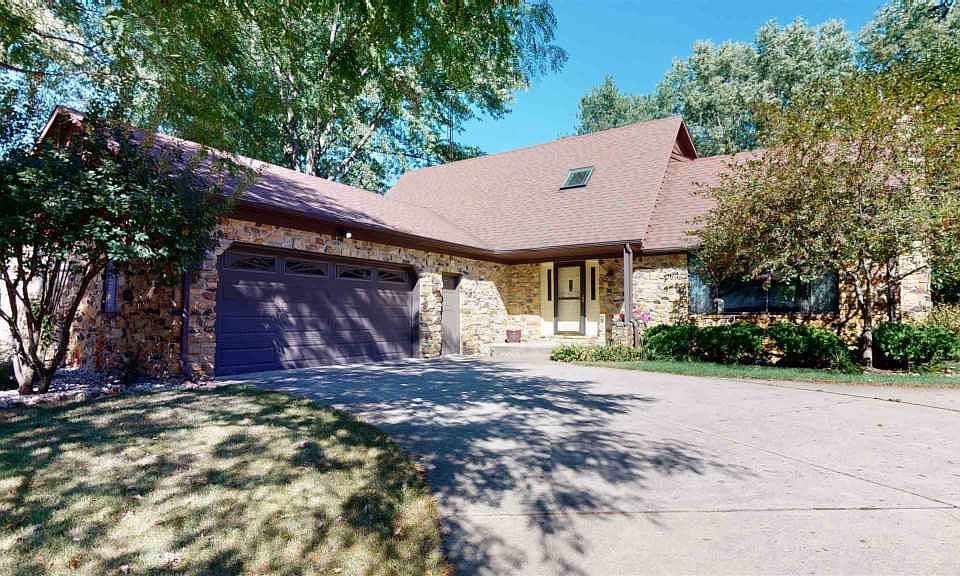 1st image of 115 Harvest Dr W