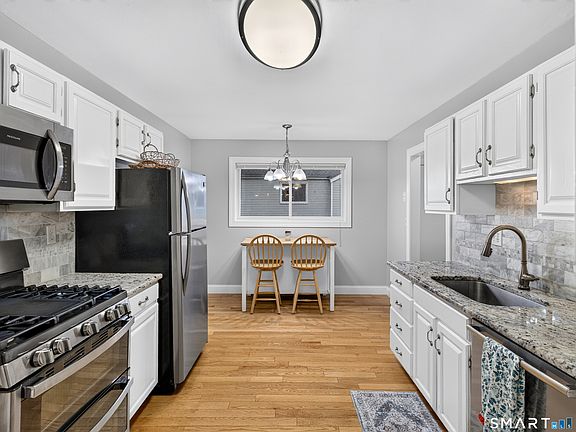 4th image of 246 Greens Farm Road #246