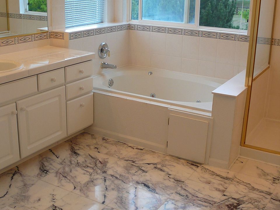 Master bath 
