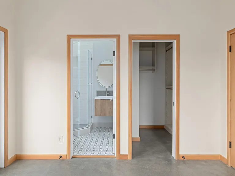 Prime bedroom, alt view