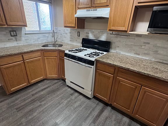 3rd image of 129 Anthony St Floor 1