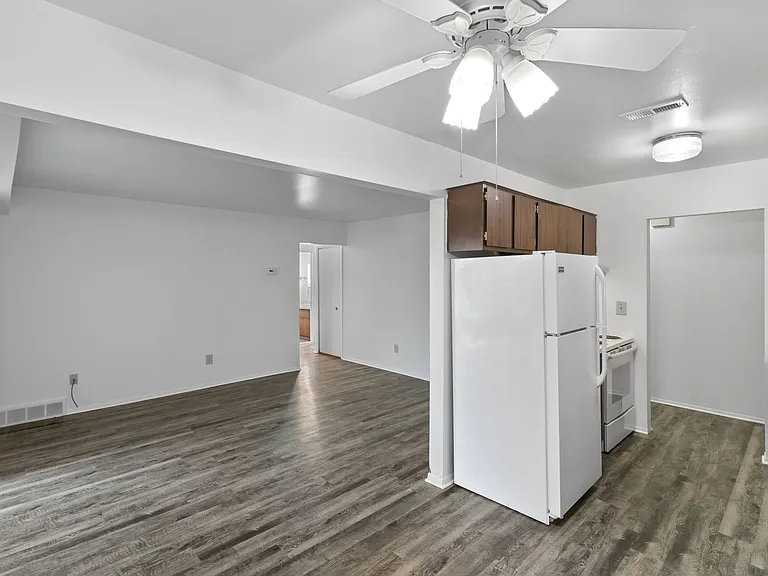 220 Park St — Photo 6