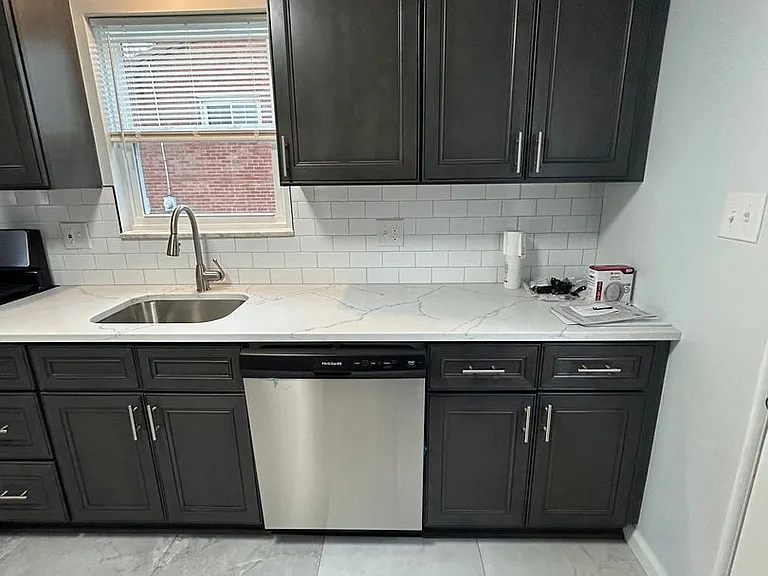 506 Crescent Boulevard Ext — Photo 19