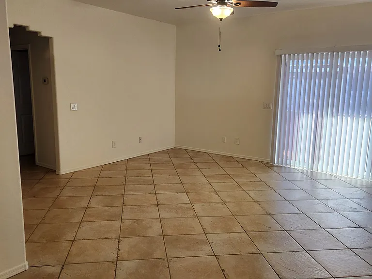 391 S Meadowood Ln — Photo 6