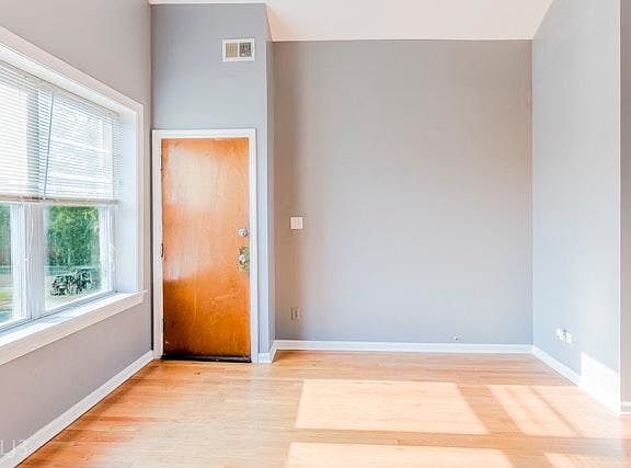 5th image of 953 N Kedvale Ave #2
