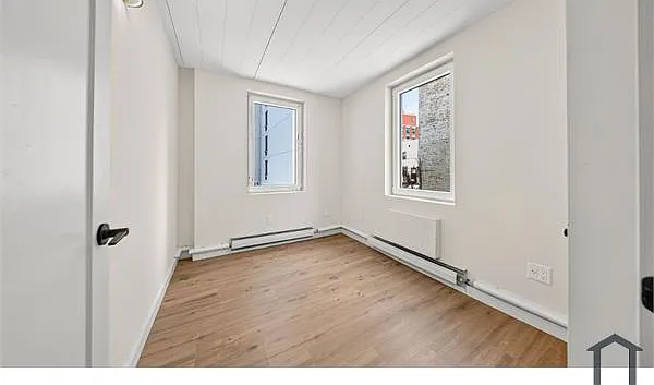 1824 Anthony Ave #8-15 — Photo 4
