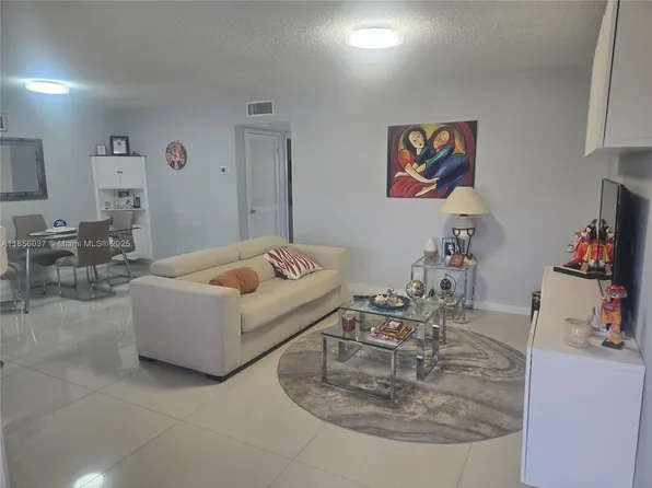 5300 Washington St APT U403, Hollywood, FL 33021