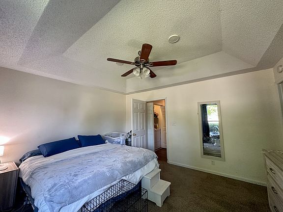 5th image of 118 Shady Maple Dr
