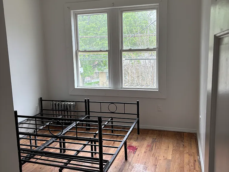 1068 Castleton Ave — Photo 3