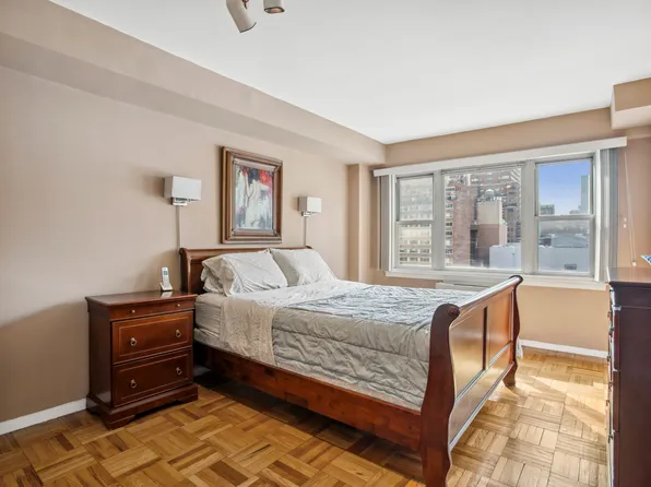 333 East 66th Street image 4 of 5