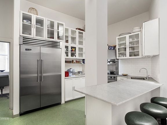 3rd image of 50 Central Park W APT 1C