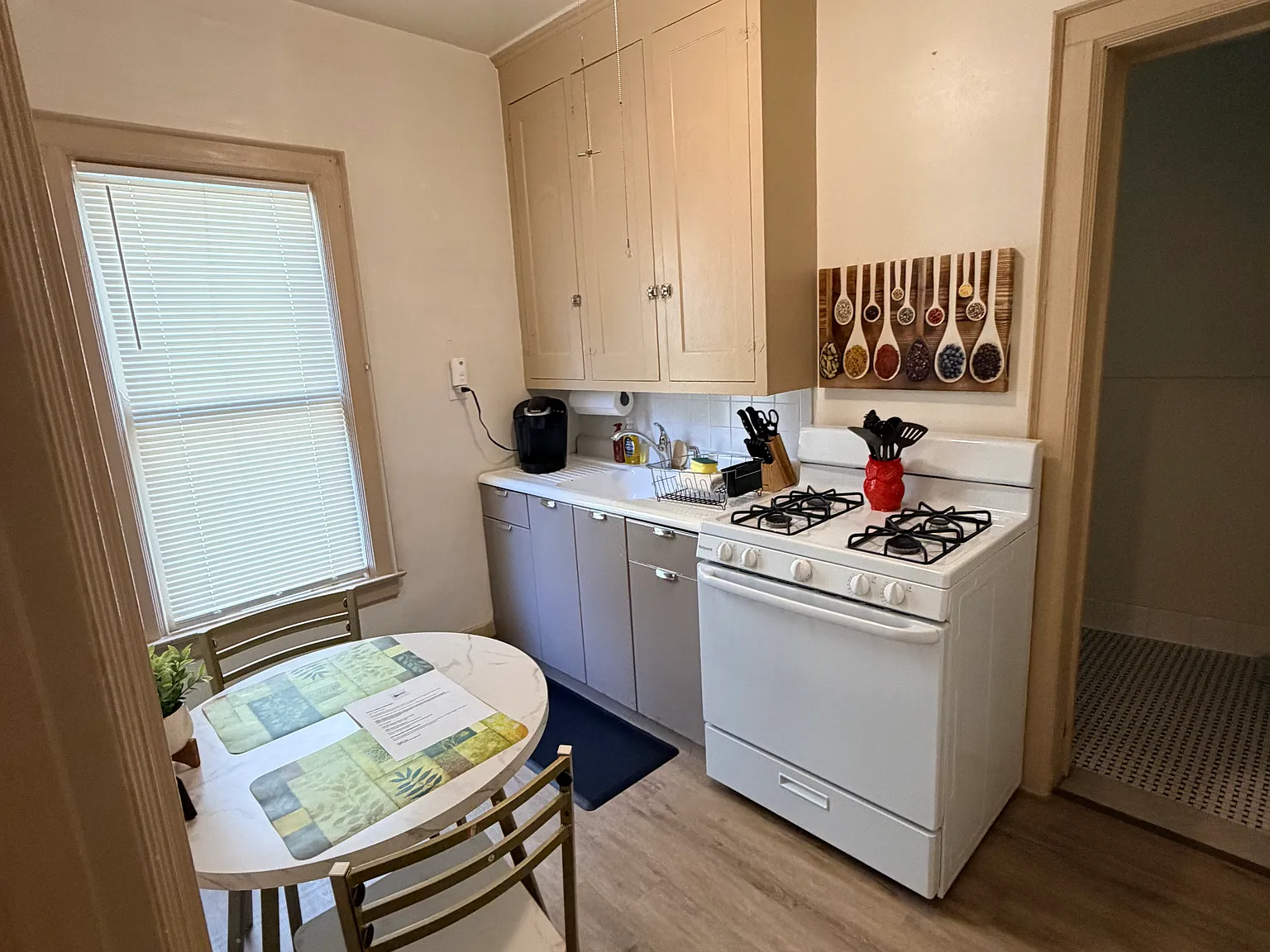 1 bed, 1200 sqft, $1,200 — Photo 3