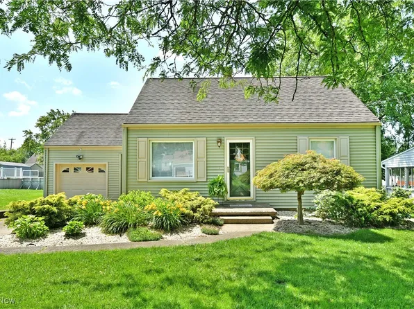 437 Hazel St, Girard, OH 44420