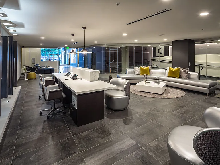 Topaz Apartments — Photo 13
