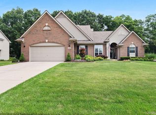 629 Akehurst Ln, White Lake, MI