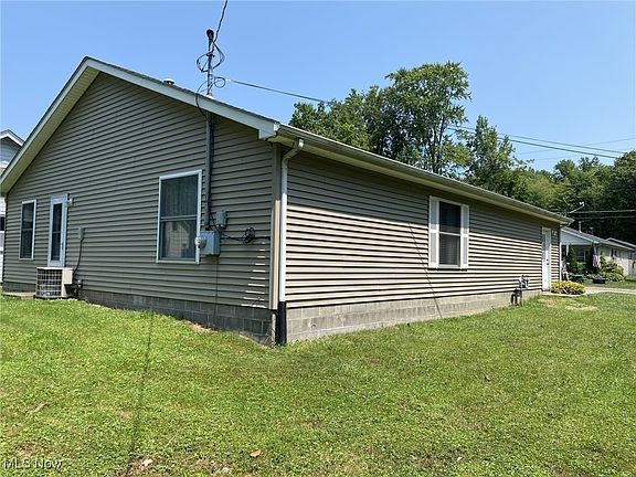 3rd image of 4865 Kathryn Dr