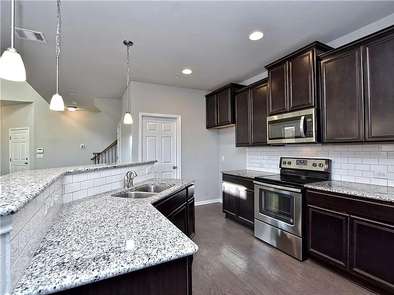 3240 E Whitestone Blvd #21 — Photo 9