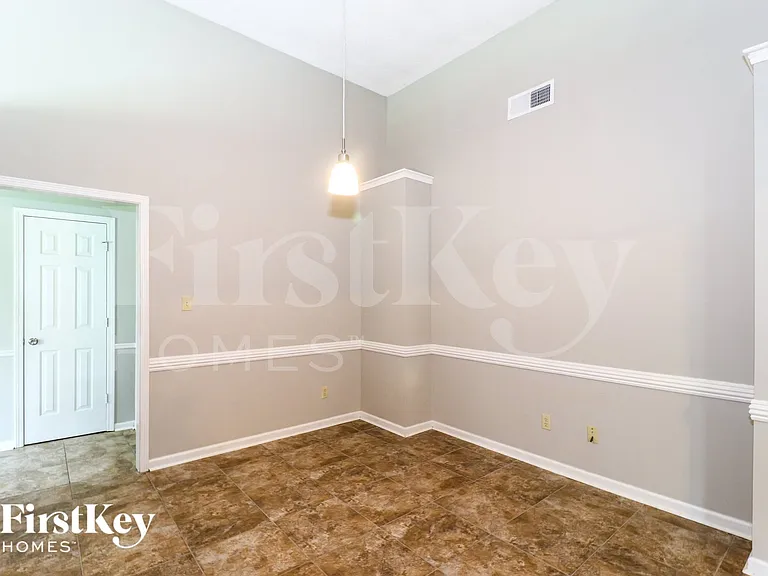 779 N Ericson Rd — Photo 5