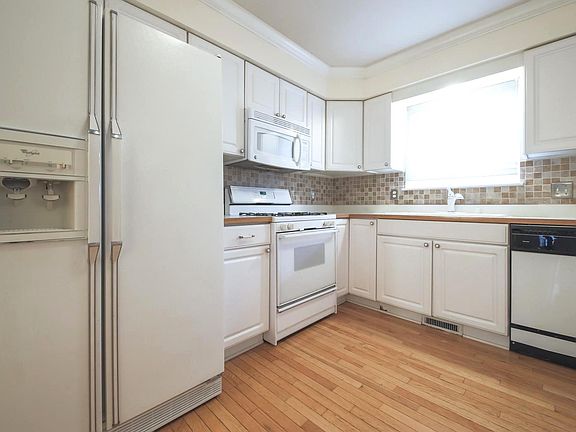 4th image of 46322 Aarons Way #61