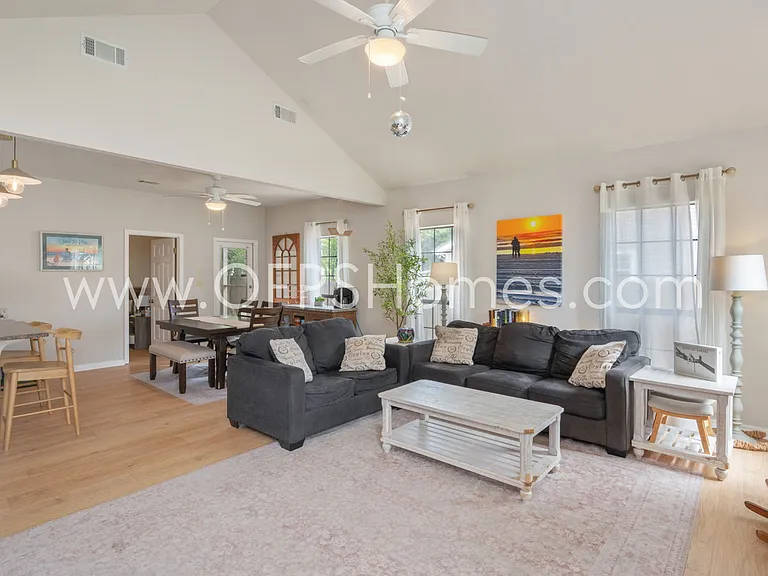 319 Sailfish Cir — Photo 7