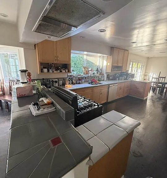 14151 Chandler Blvd — Photo 6