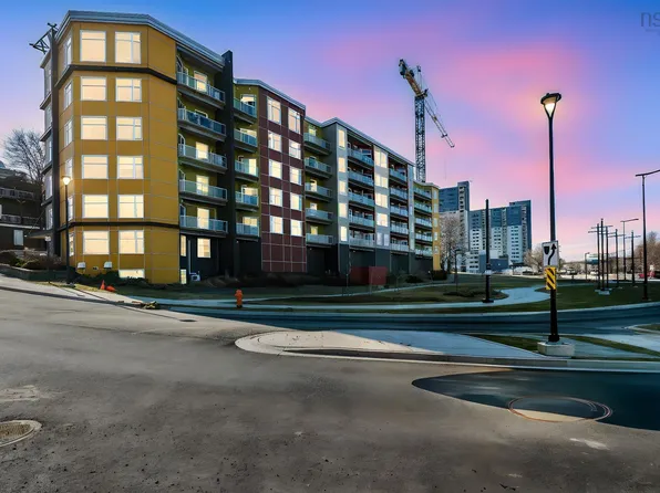 5221 Nora Bernard St #208, Halifax, NS B3K 0B6