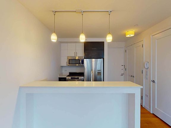 4th image of 795 Columbus Ave APT 14D