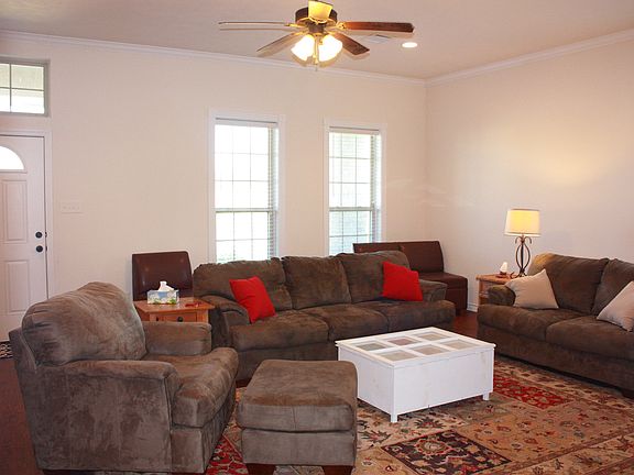 4th image of 910 Emerald Dove Ave