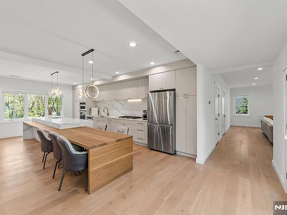 4th image of 10 Sunset Rd