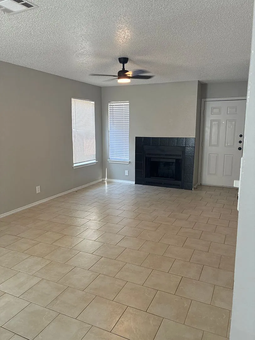 3 bedroom 2 bath Duplex — Photo 1