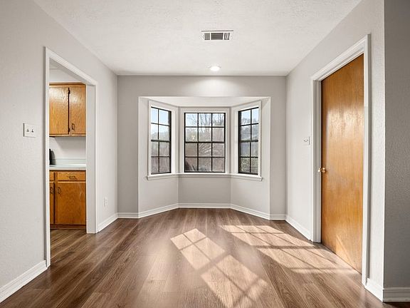 4th image of 121 W West Dr #P