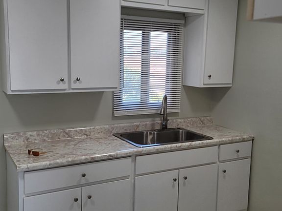 3rd image of 10507 S Inglewood Ave #3/4