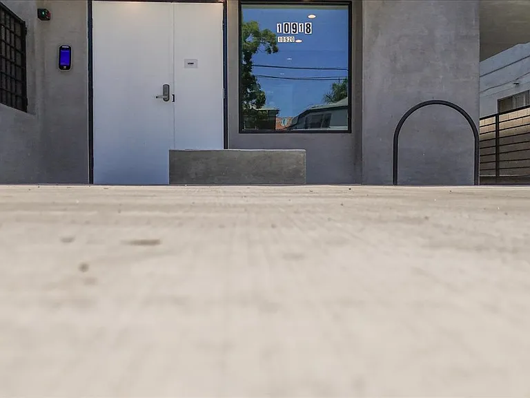 10918 Camarillo St #501 — Photo 16