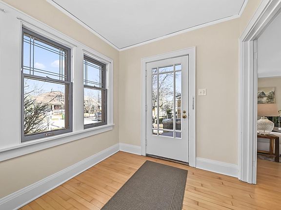 5th image of 1913 East Beverly ROAD