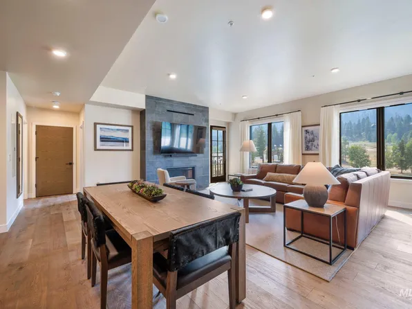 700 Village Dr Unit 201, Donnelly, ID 83615