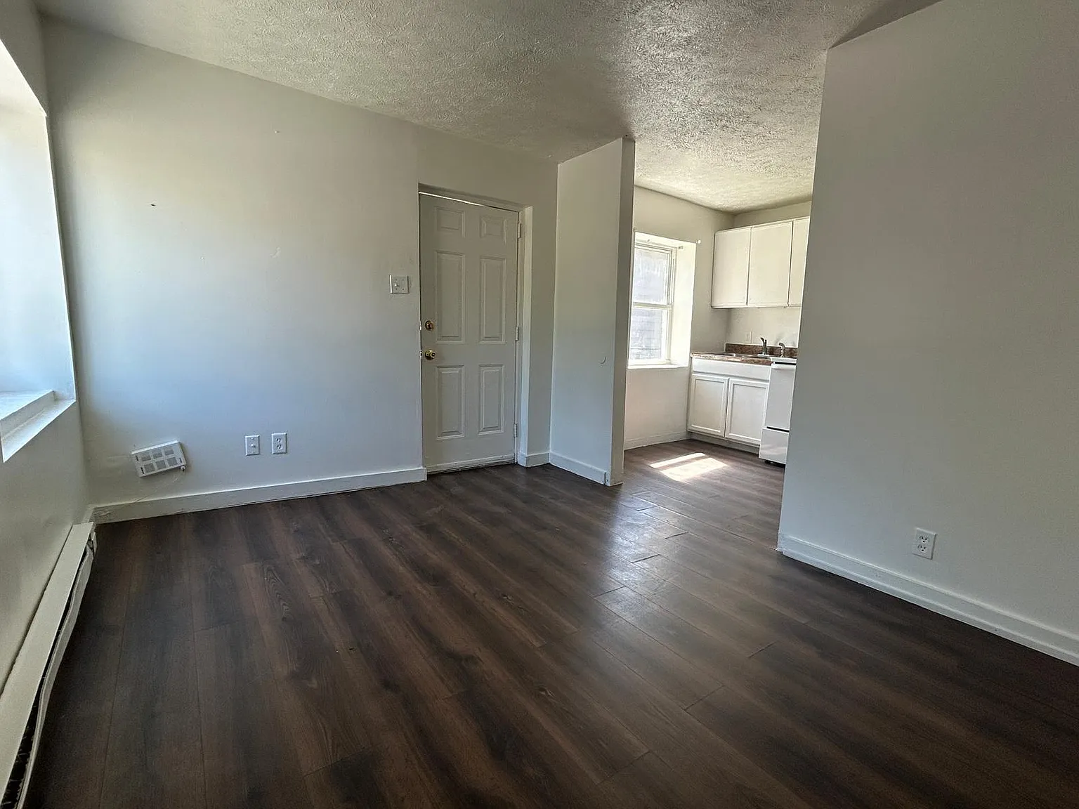 855 Steffen Avenue - 3 — Photo 3