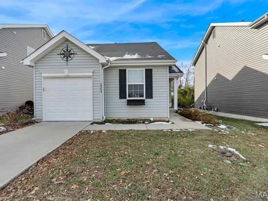 2304 Windswept Farms Dr, Eureka, MO 63025