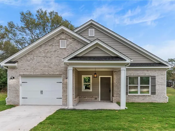 303 Boxwood St, Social Circle, GA 30025