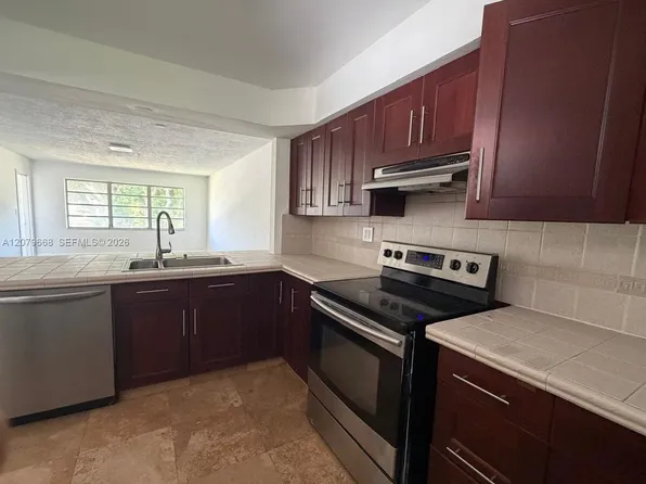 1400 NE 191st St APT 310, Miami, FL 33179