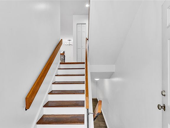 3rd image of 400 Virginia Ave