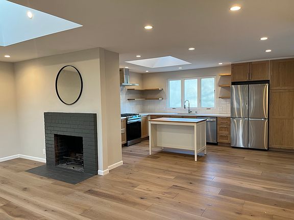 4th image of 3840 S Dunsmuir Ave