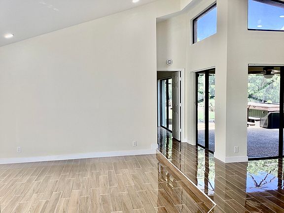 4th image of 8895 Old Pine Rd #4