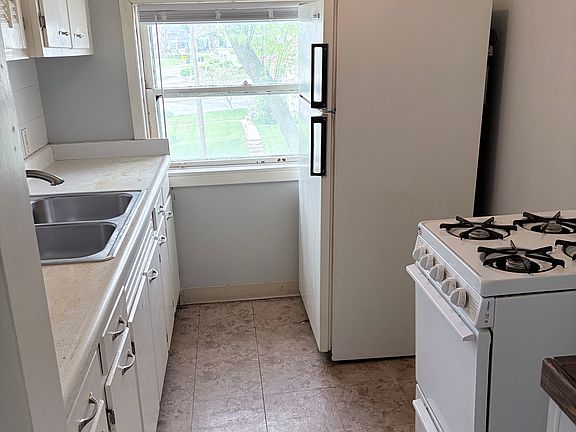 5th image of 1133 1st Ave SW #3