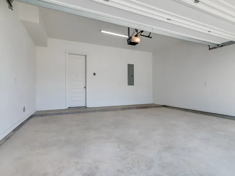 617 Hawthorn Grove Ln — Photo 5